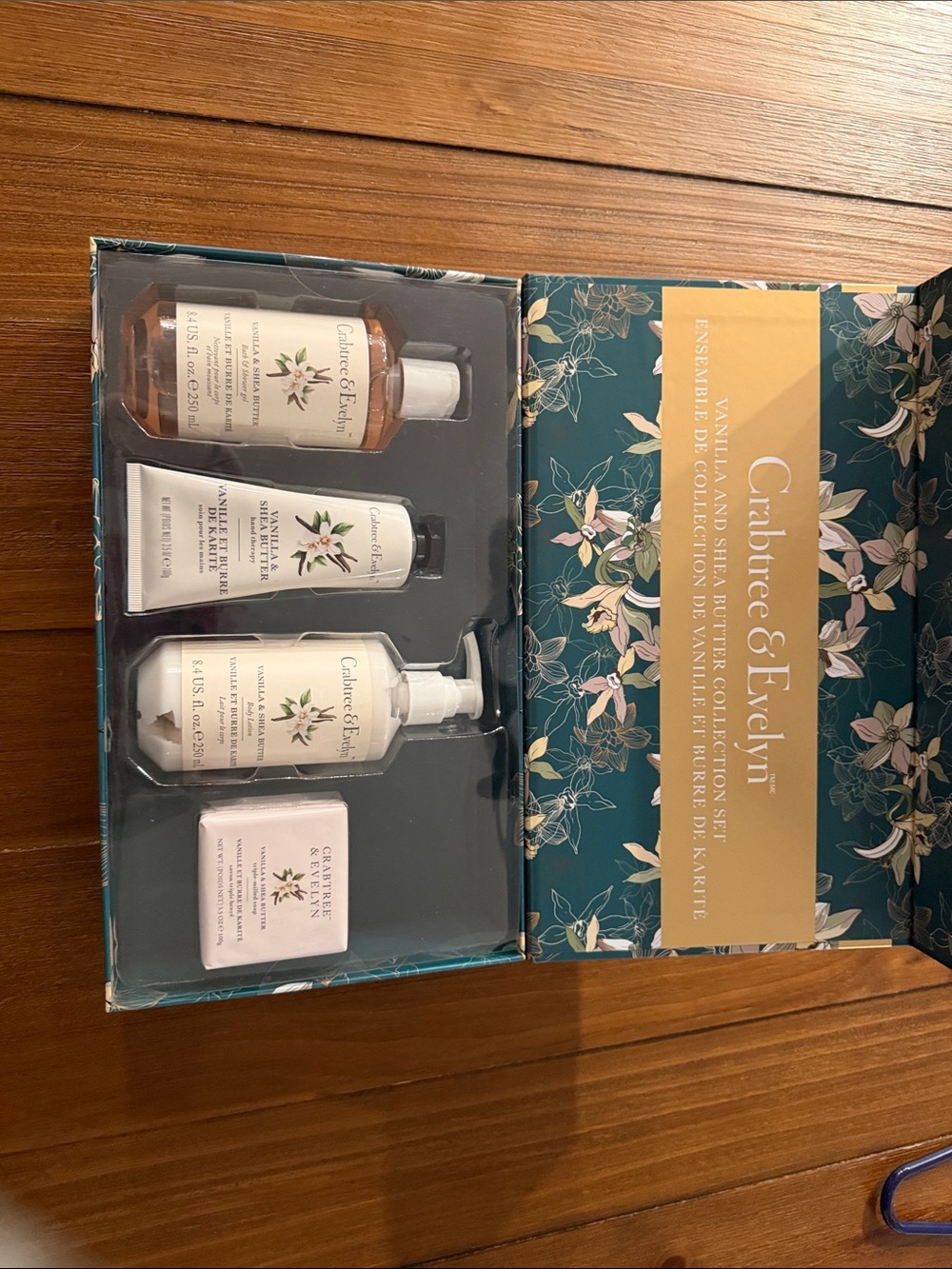 Crabtree & Evelyn Bath & Body Set in Teal and Gold Floral Box - Picture 2 of 2